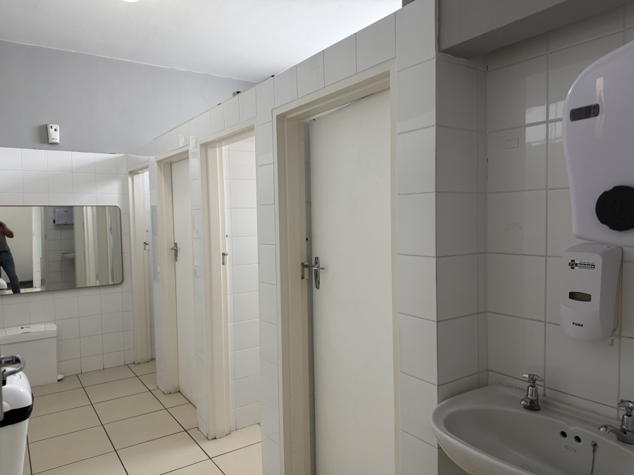 To Let Commercial Property for Rent in Gardens Western Cape